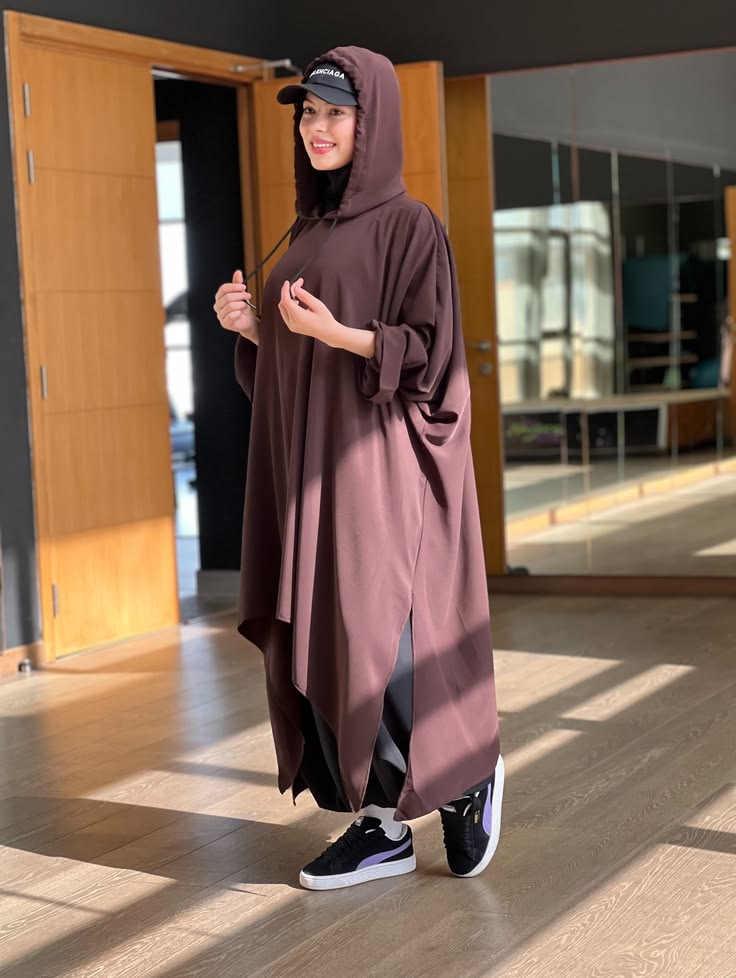 بني داكن بتفاصيل دافئة